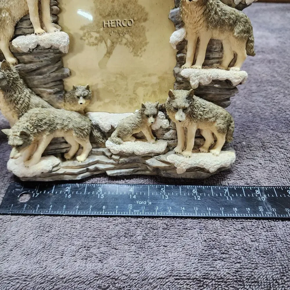 3d wolf resin picture frame 4x6 W